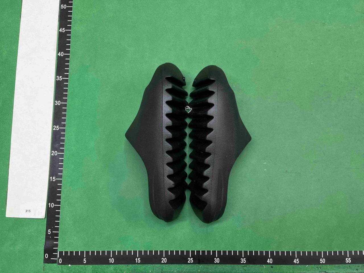 Adidas Yeezy Slide Slippers [15 styles]