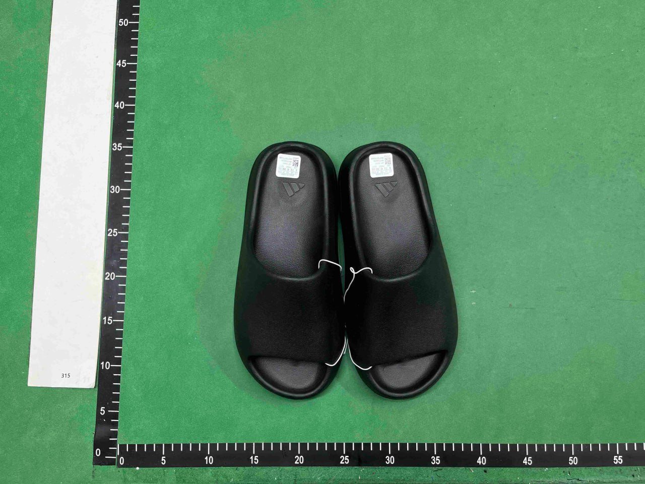 Adidas Yeezy Slide Slippers [15 styles]