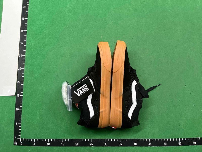  Vans Old Skool Sneakers [40 styles]