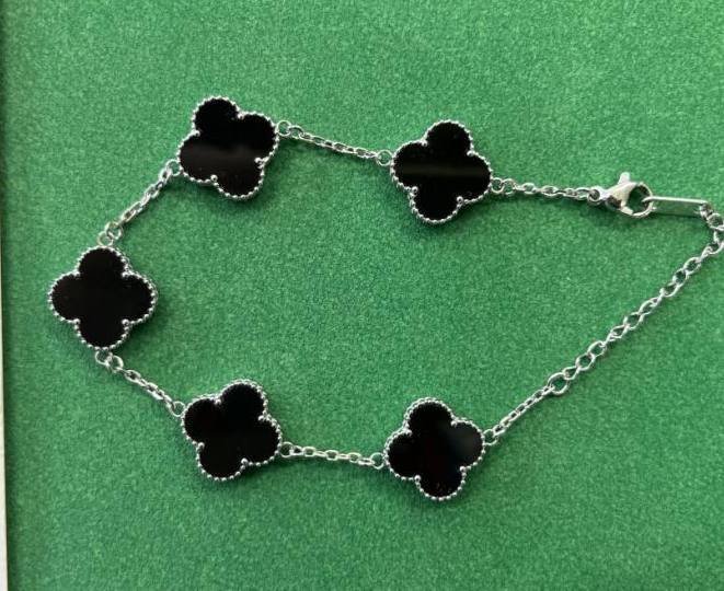 Van Cleef & Arpels Alhambra Bracelet [40 styles]