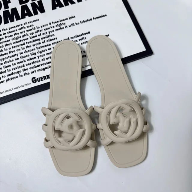  Gucci GG Marmont Slide Sandals [6 styles]