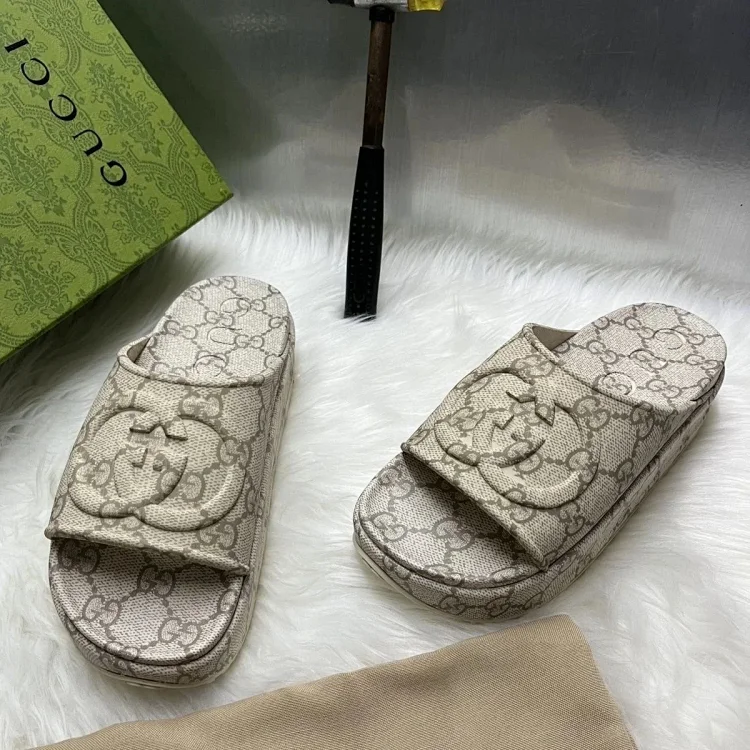 Gucci GG Supreme Slippers