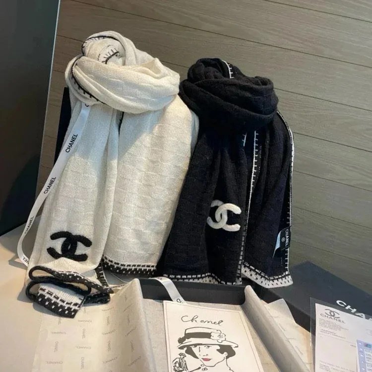 Chanel CC Logo Scarves [15 styles]