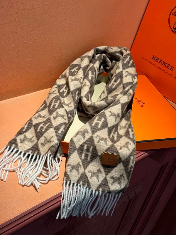 Chanel CC Logo Scarf [33 styles]