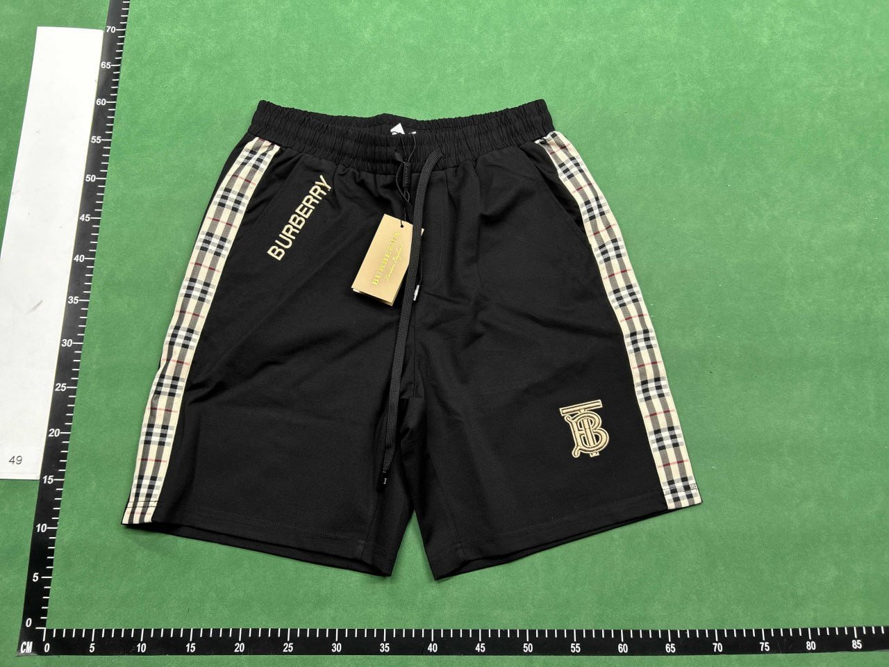 Burberry Shorts __（20+ style）