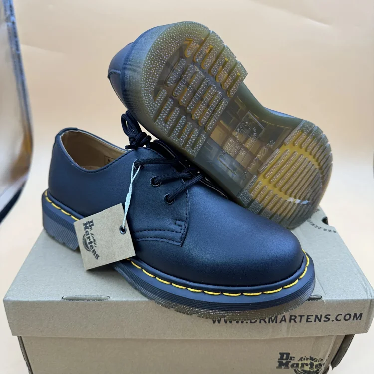 Dr. Martens low-top 