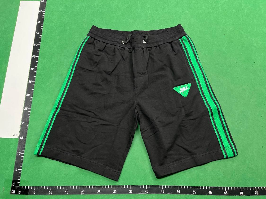 Louis Vuitton shorts  (40 CP)