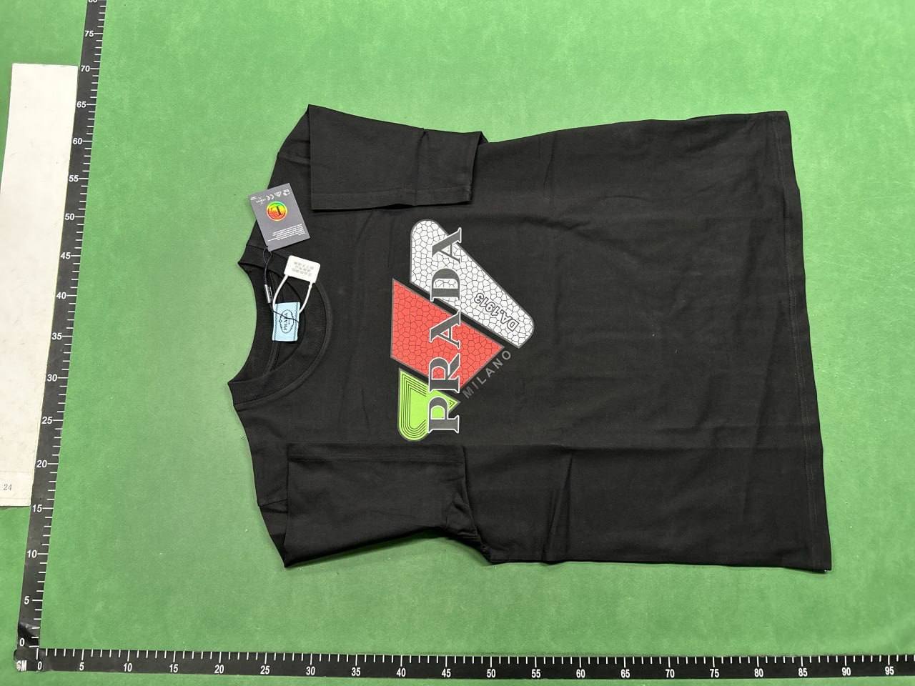 Prada T-shirt   (38 CP)