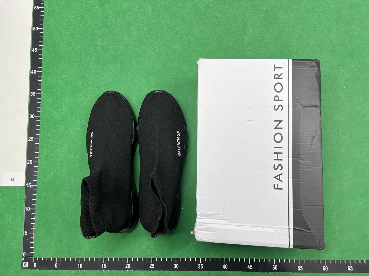  Balenciaga speed trainer       