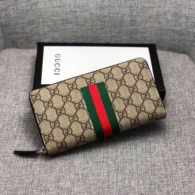  Gucci Wallet                    