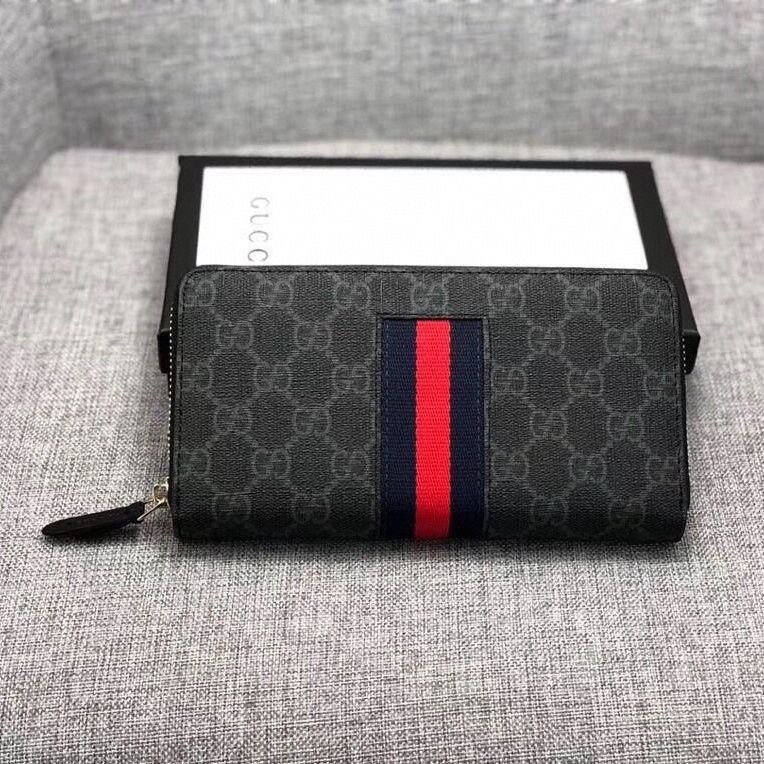  Gucci Wallet                    