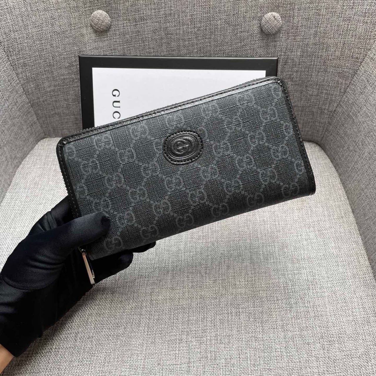  Gucci Wallet                    