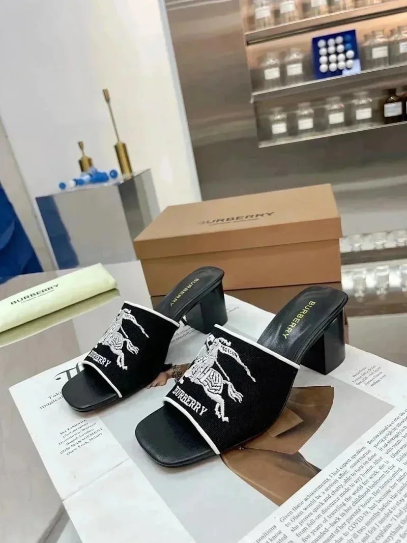   Burberry slippers