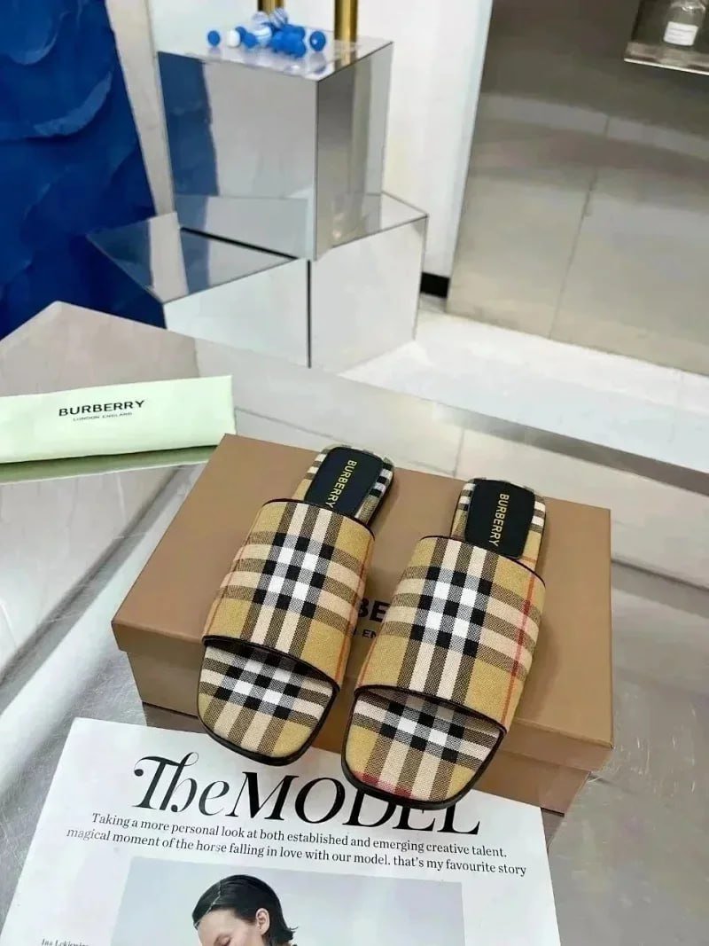   Burberry slippers