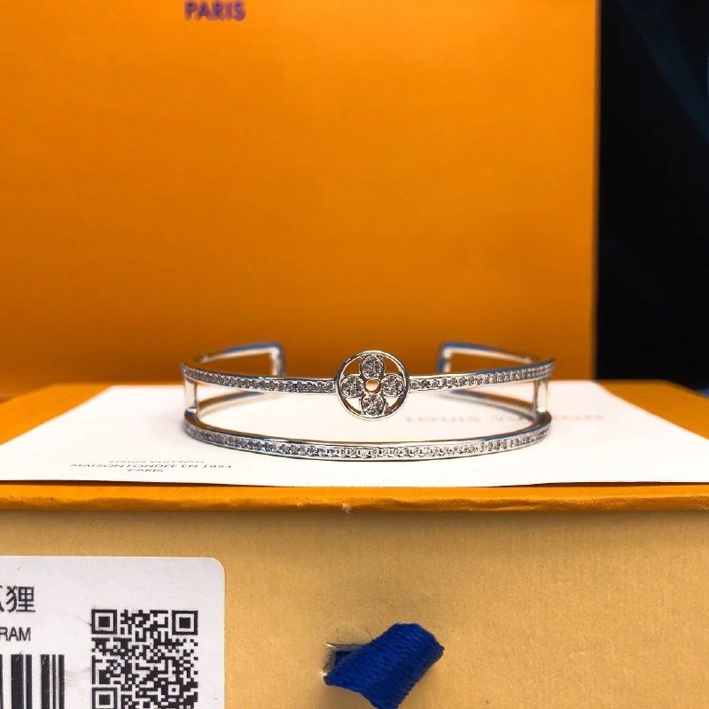 Louis Vuitton necklaceBracelet