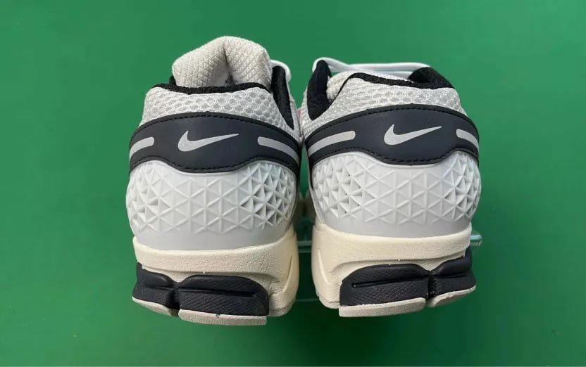 Nike Air Zoom Vomero 5