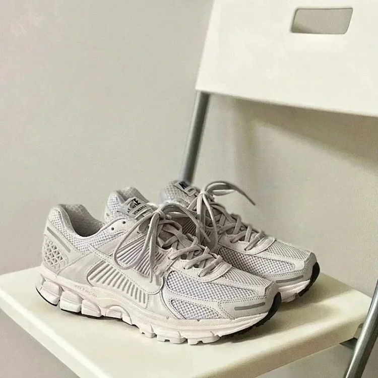 Nike Air Zoom Vomero 5