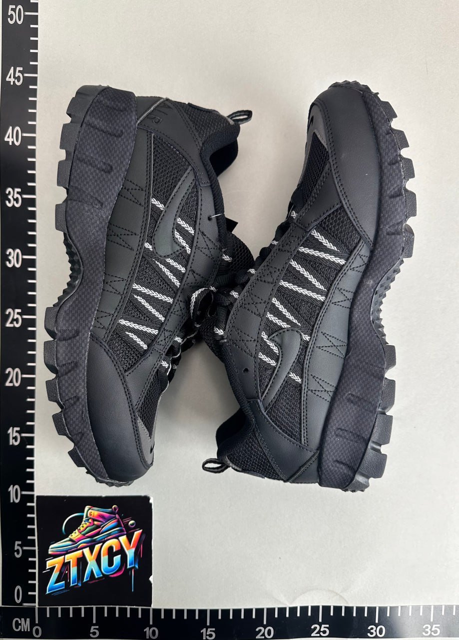 Nike Air Humara QS
