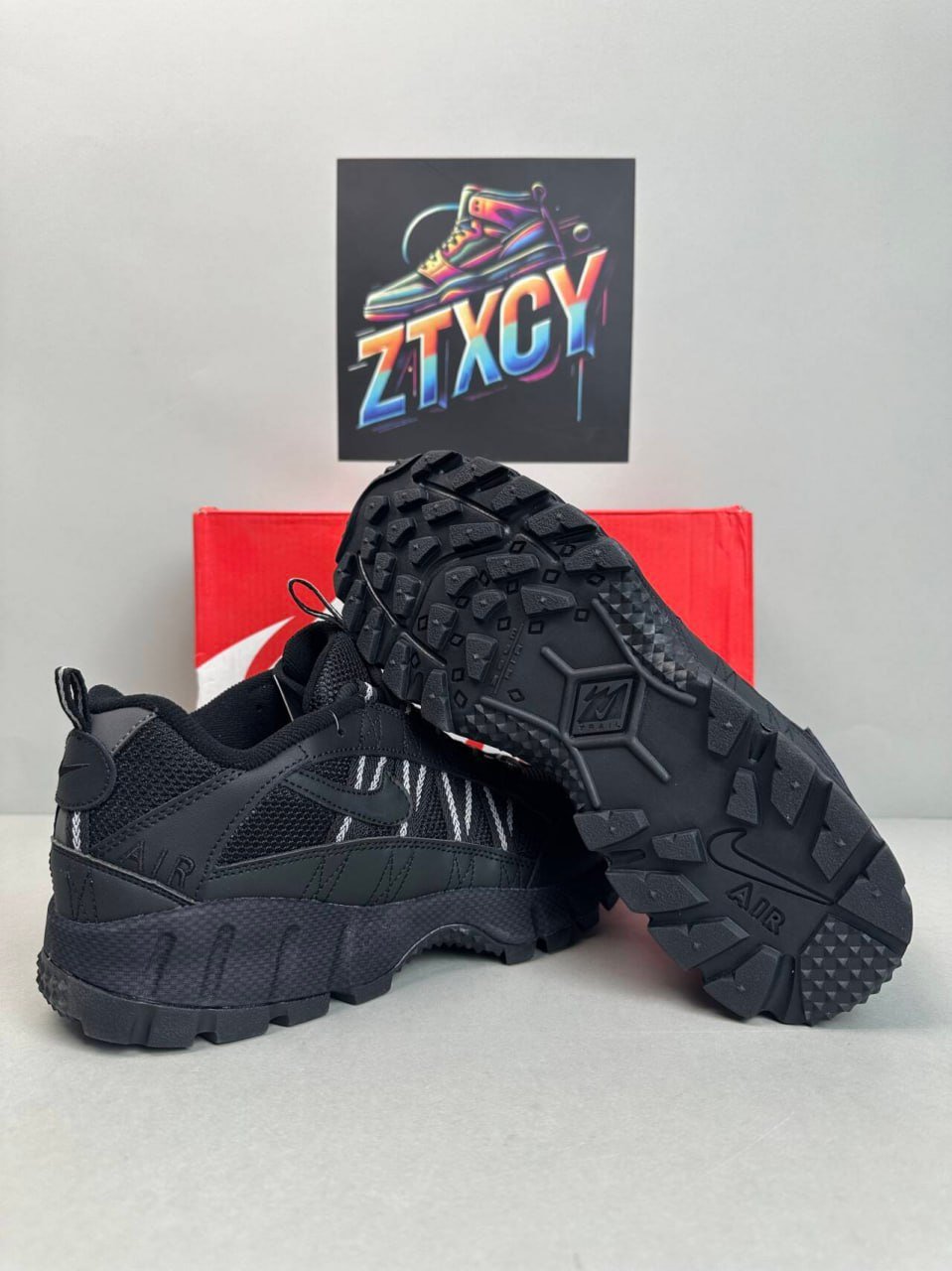 Nike Air Humara QS
