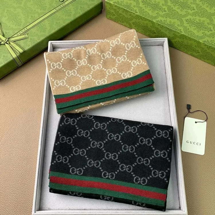 GUCCI Scarves, Silk scarves（2 CP)