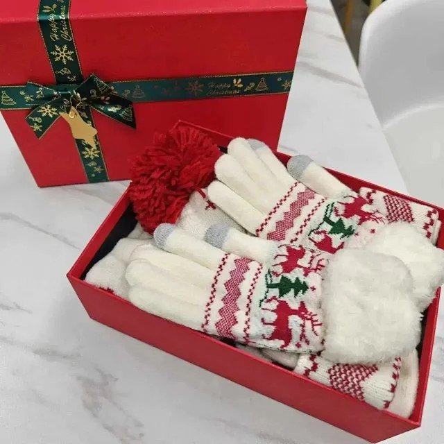 Fashionable Christmas scarf set