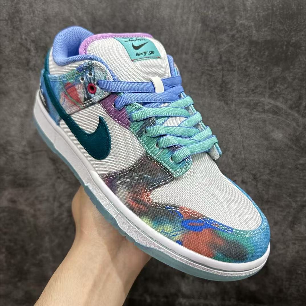 futura laboratories x nike sb dunk low